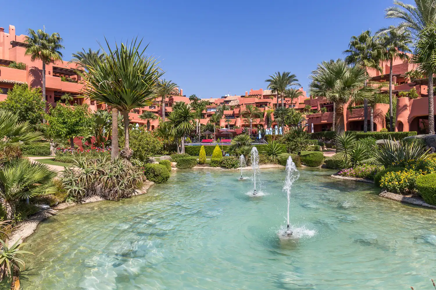 Außenansicht von Maisonette zum Verkauf in Estepona mit Klimaanlage, Terrasse und Schwimmbad