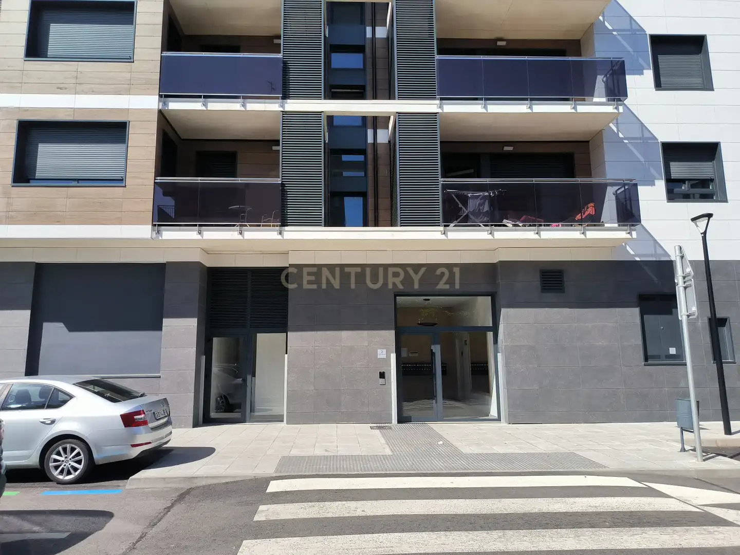 Vista exterior de Pis en venda en Irun  amb Rentadora, Microones i Balcó