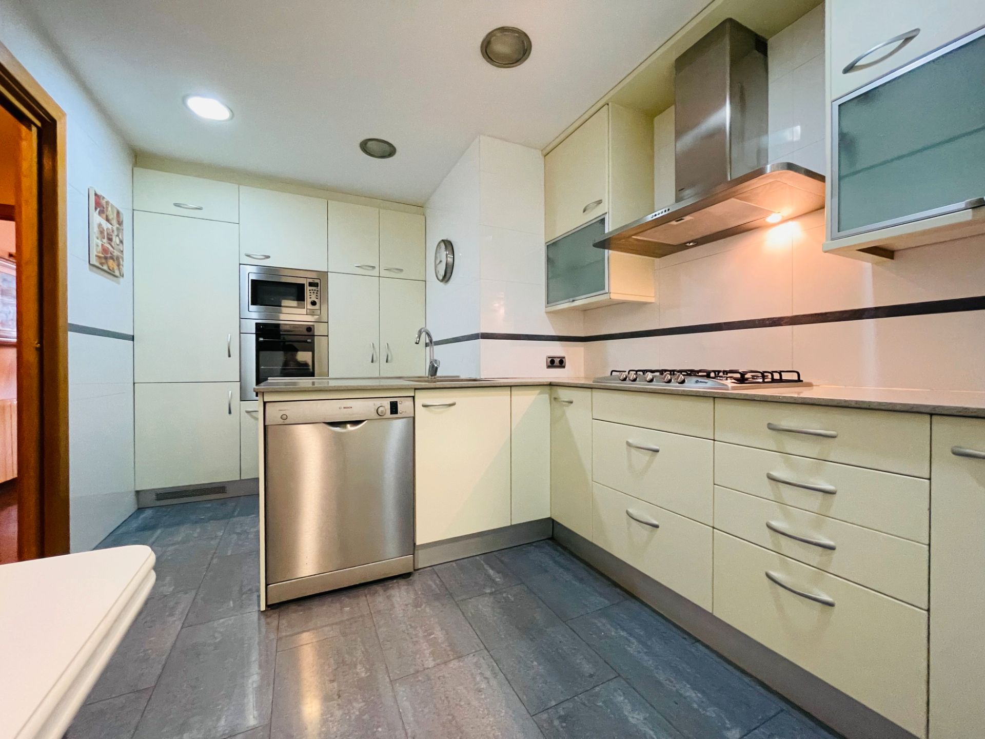 Kitchen of Flat for rent in  Barcelona Capital  with Air Conditioner, Heating and Terrace