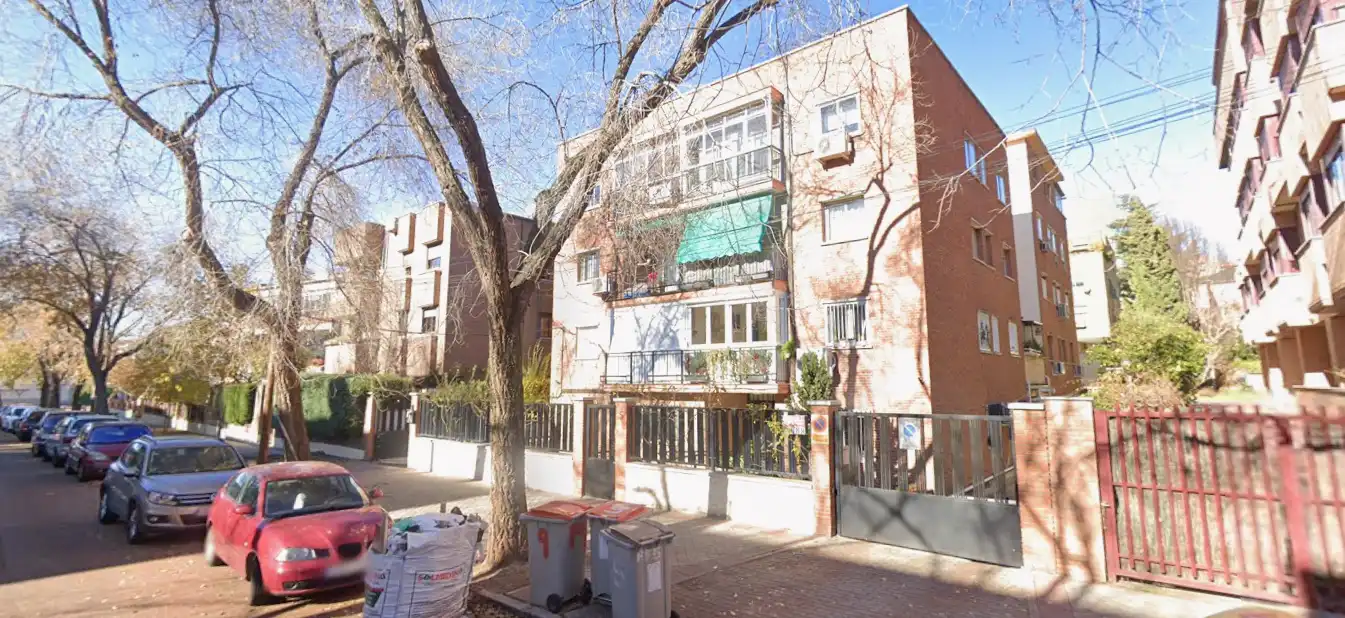 Vista exterior de Piso en venta en Madrid
