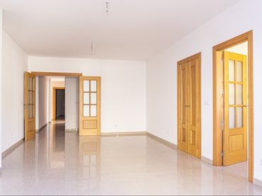 Piso con balcón en venta en Calle Antón Alcalá