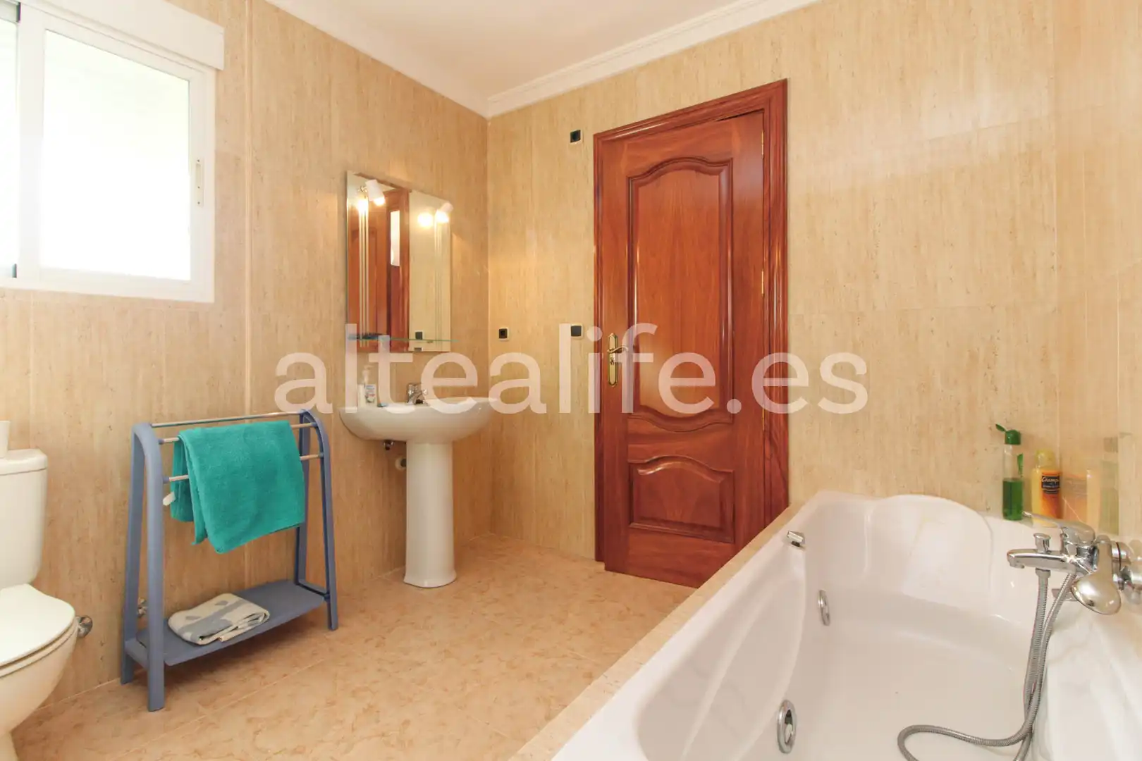 Badezimmer von Haus oder Chalet zum Verkauf in La Nucia mit Privatgarten, Terrasse und Abstellraum