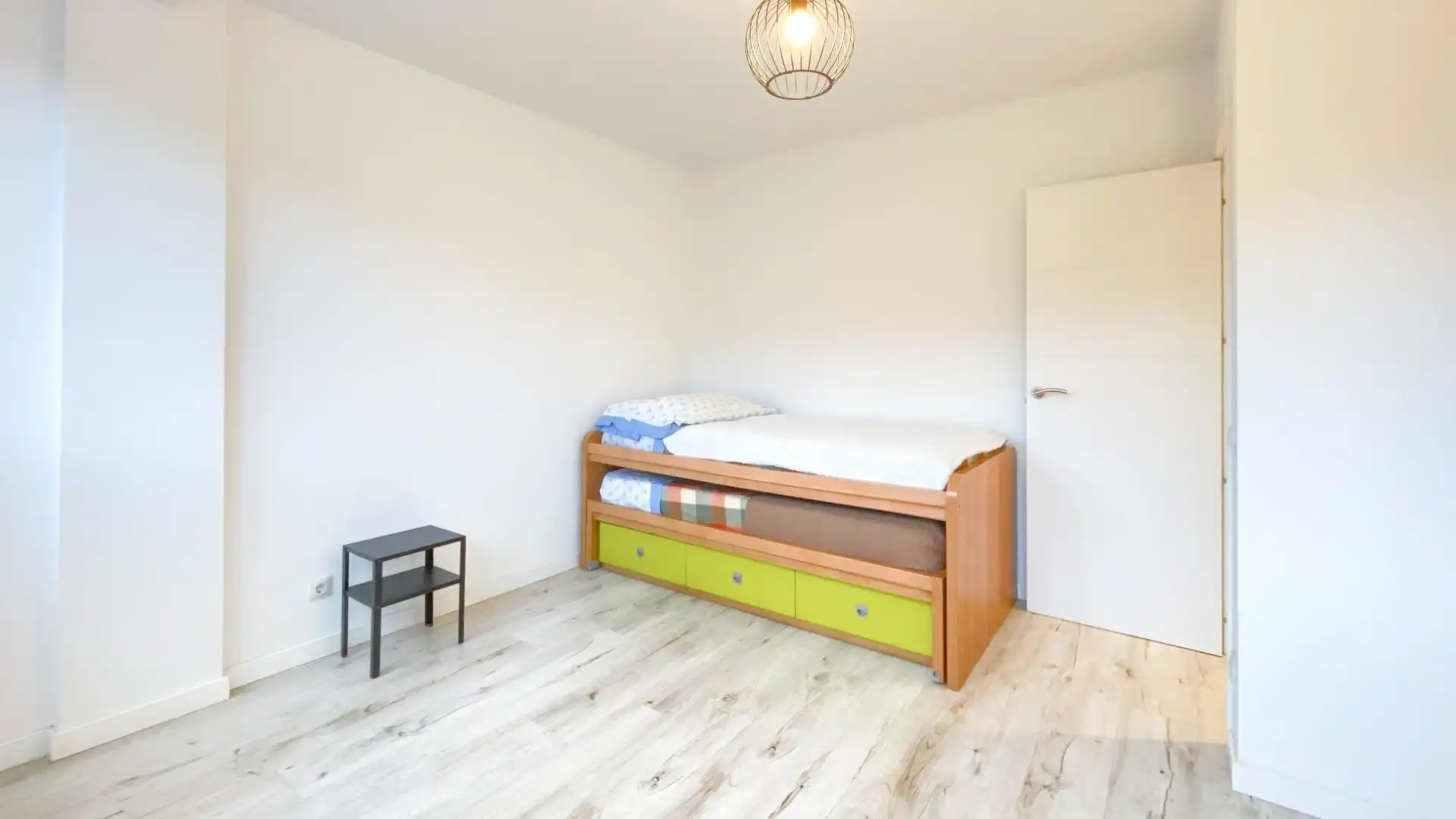 Schlafzimmer von Erdgeschoss zur Miete in Santander mit Heizung, Terrasse und Möbliert