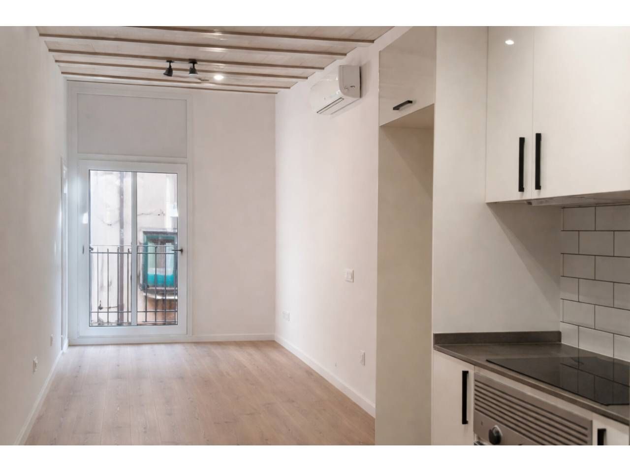 Flat for sale in  Barcelona Capital  with Air Conditioner, Parquet flooring and Terrace