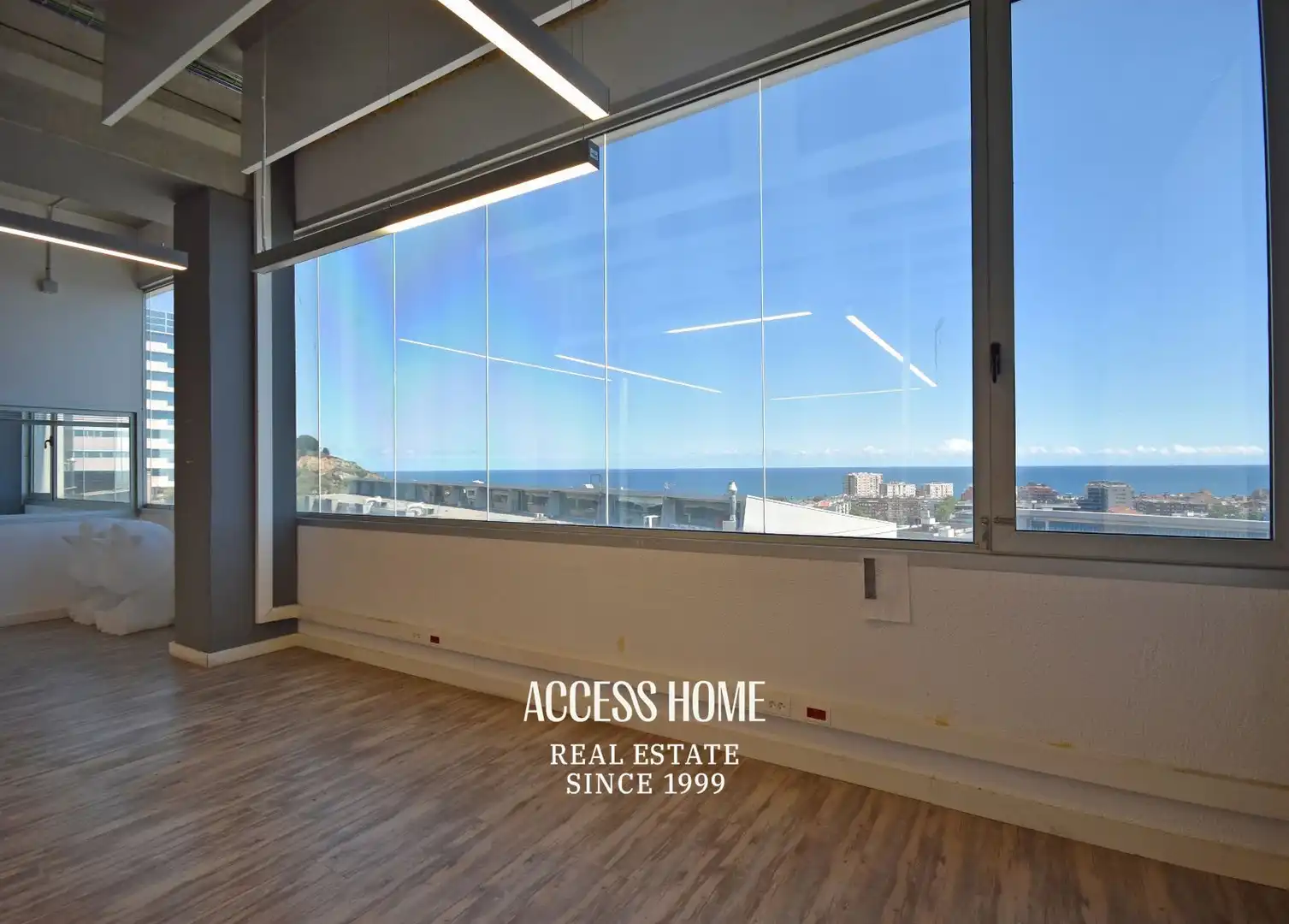 Office for sale in Badalona  with Air Conditioner and Heating