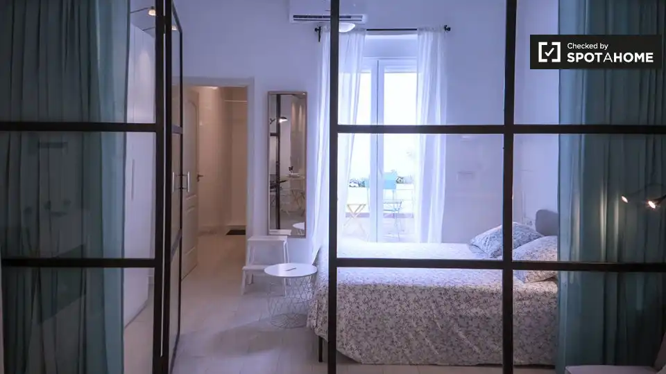 Bedroom of Flat for rent in Valencia  with Air Conditioner, Heating and Furnished