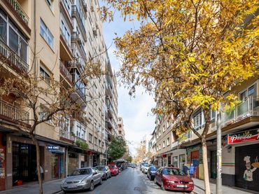 Piso con balcón en venta en PEDRO ANTONIO DE ALARCON 81