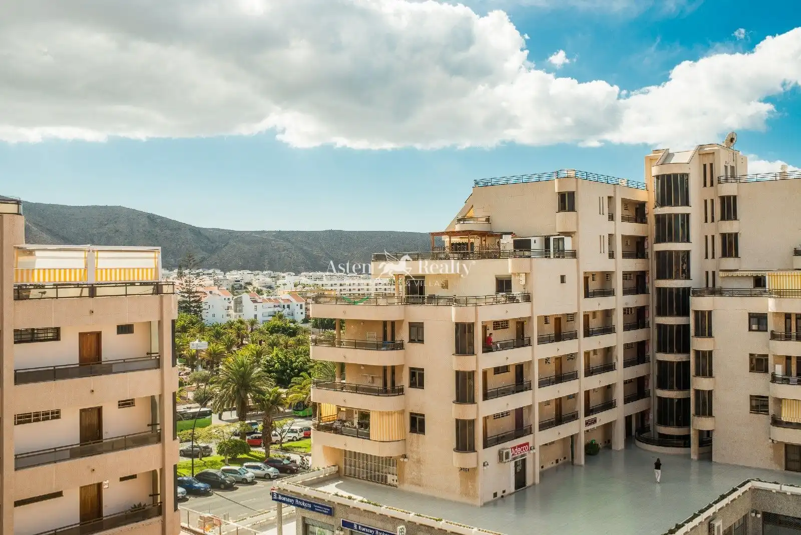 Vista exterior de Ático en venta en Arona con Terraza, Trastero y Piscina