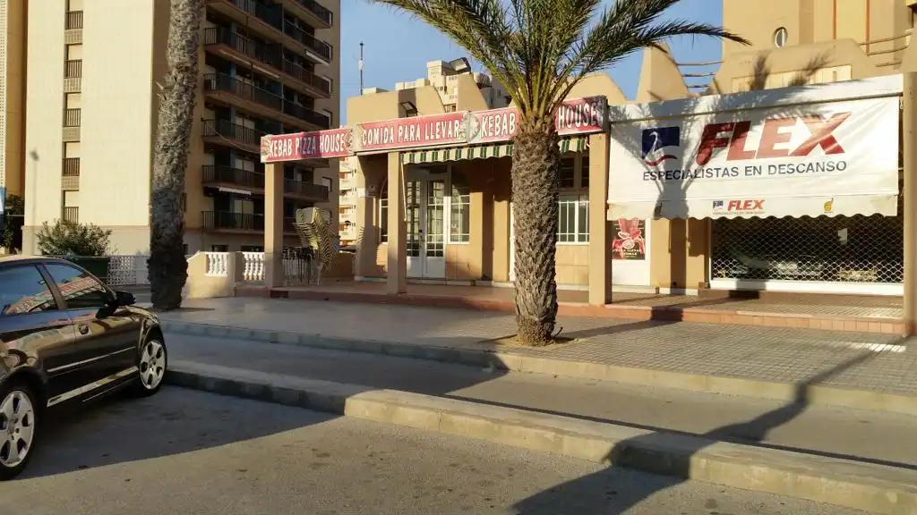 Local en venda en La Manga del Mar Menor amb Moblat