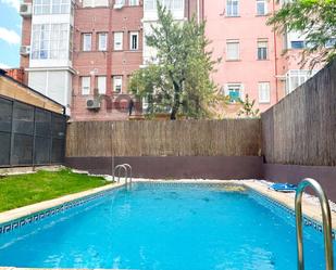 Piscina de Casa adosada de lloguer en  Madrid Capital amb Calefacció, Parquet i Terrassa