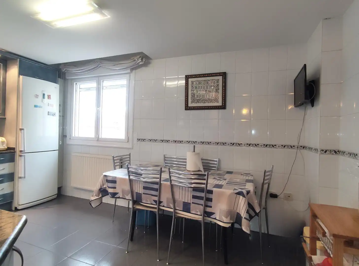 Cuina de Casa adosada en venda en Alfoz de Quintanadueñas amb Calefacció, Parquet i Terrassa