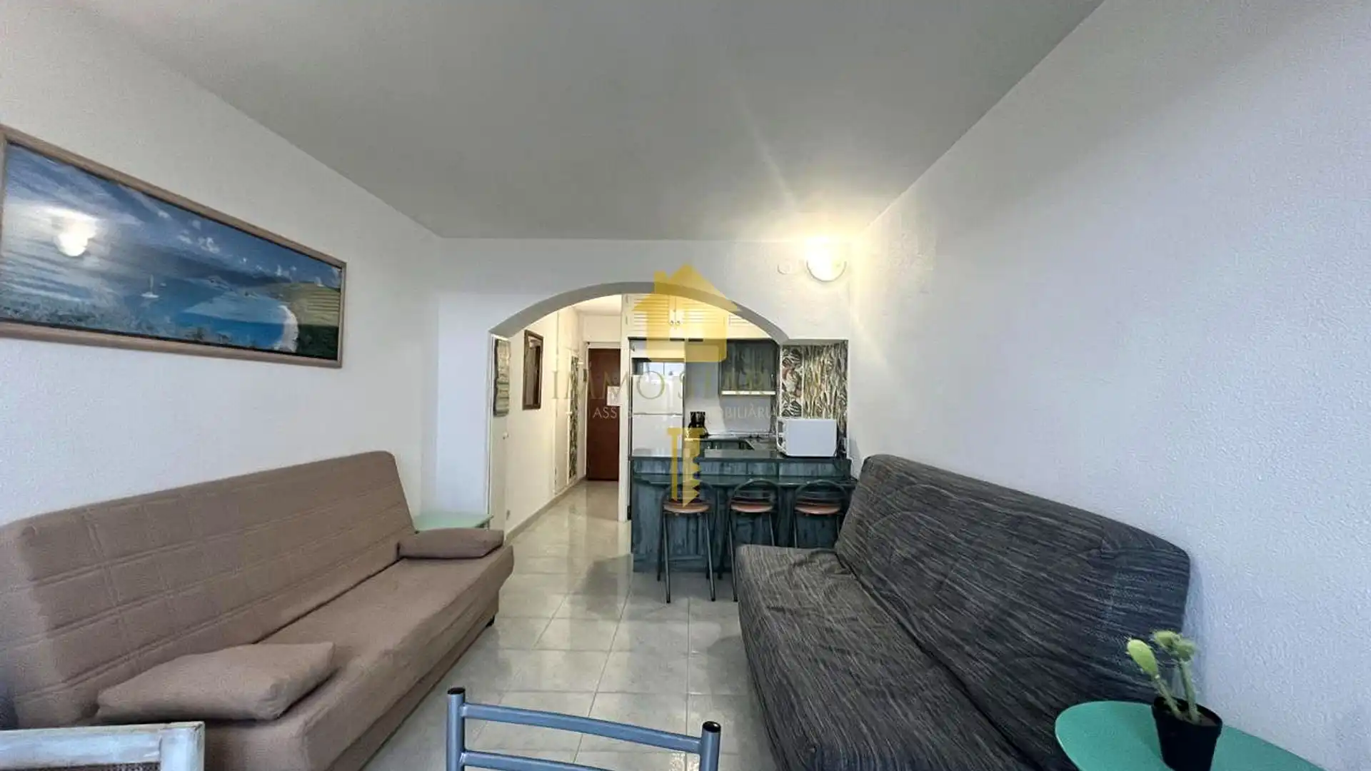 Sala d'estar de Estudi en venda en Roses amb Moblat i Piscina comunitària