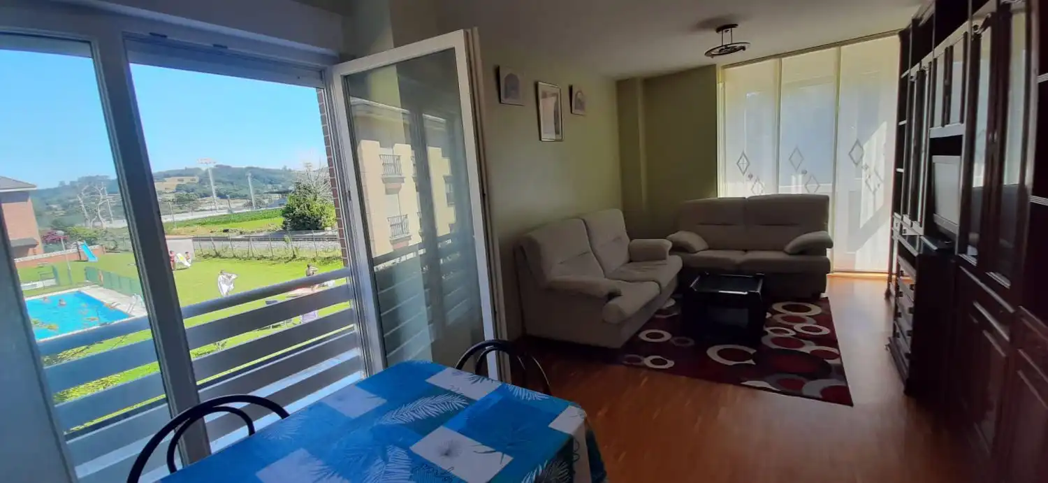 Sala de estar de Piso en venta en Bárcena de Cicero con Calefacción, Parquet y Terraza