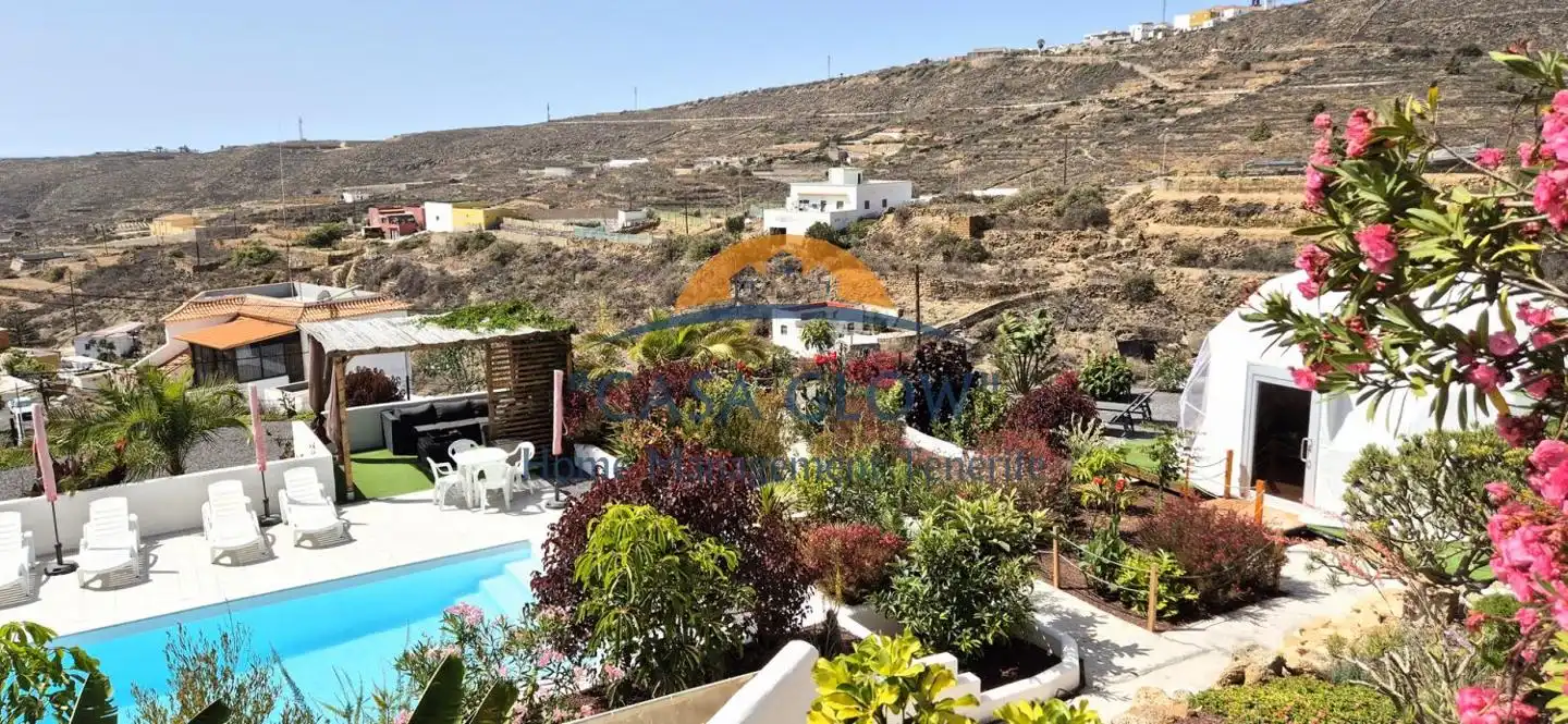 Vista exterior de Casa o chalet en venta en Arico con Aire acondicionado, Jardín privado y Terraza