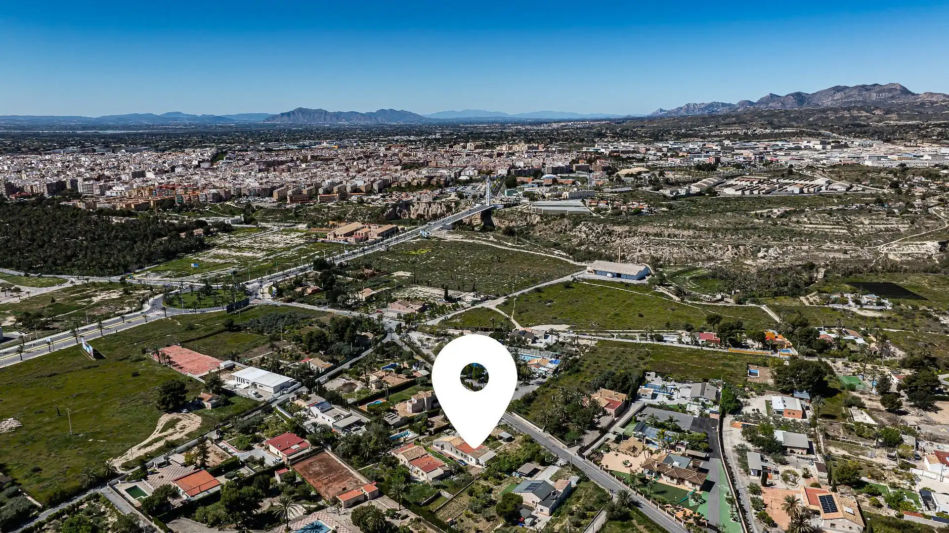 Casa o chalet en venta en Elche / Elx con Aire acondicionado, Jardín privado y Terraza
