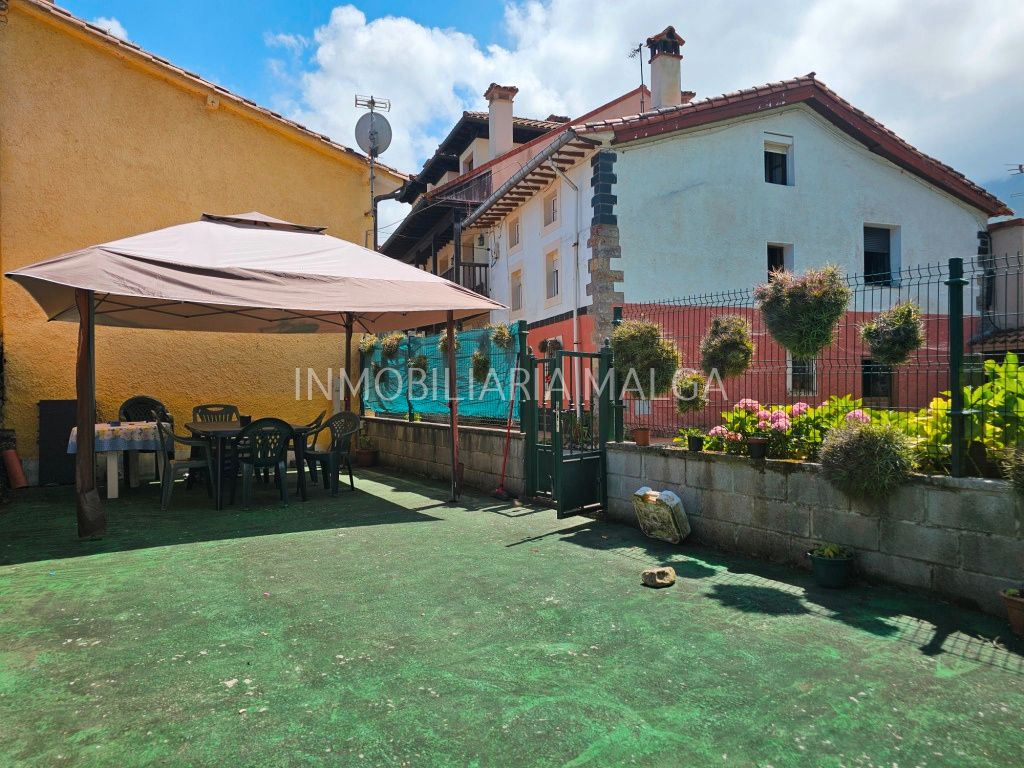 Vista exterior de Casa o xalet en venda en Colunga amb Parquet, Terrassa i Traster