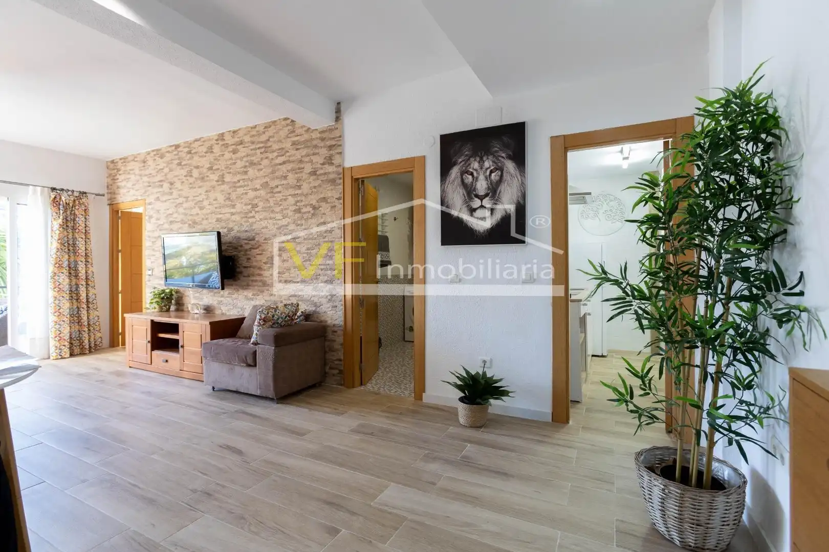 Sala d'estar de Apartament en venda en Torremolinos amb Jardí privat, Terrassa i Piscina comunitària