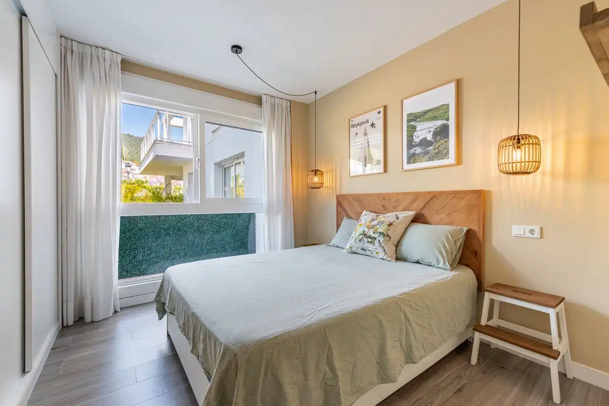 Habitación de Piso de alquiler en Benahavís con Aire acondicionado, Terraza y Trastero