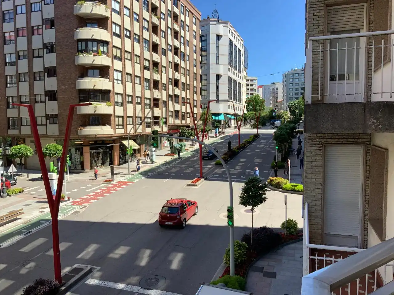 Vista exterior de Piso de alquiler en Vigo  con Calefacción, Parquet y Trastero