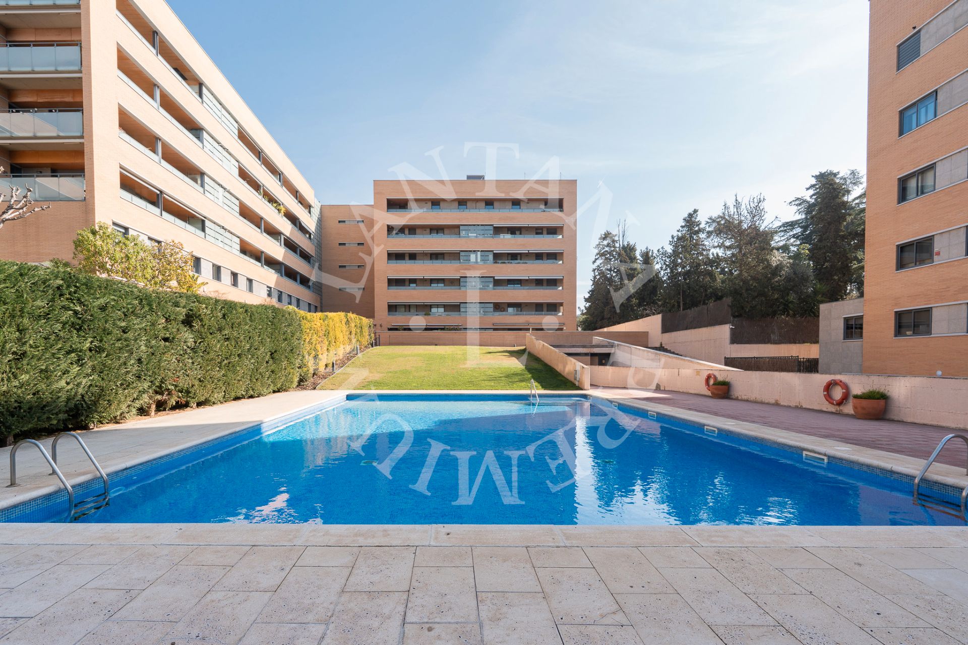 Swimming pool of Flat for sale in Esplugues de Llobregat  with Air Conditioner, Heating and Parquet flooring