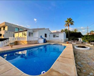 Vista exterior de Casa o xalet en venda en Benidorm amb Aire condicionat, Jardí privat i Terrassa