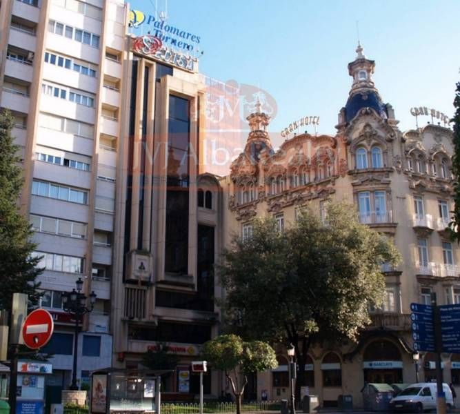 Vista exterior de Oficina de lloguer en  Albacete Capital amb Calefacció