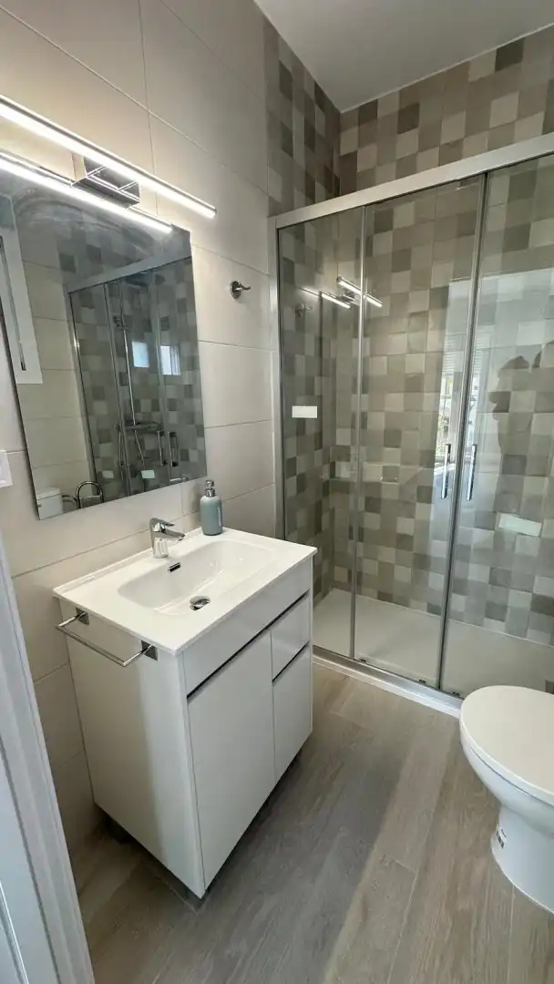 Baño de Piso de alquiler en Valencina de la Concepción con Aire acondicionado, Calefacción y Terraza