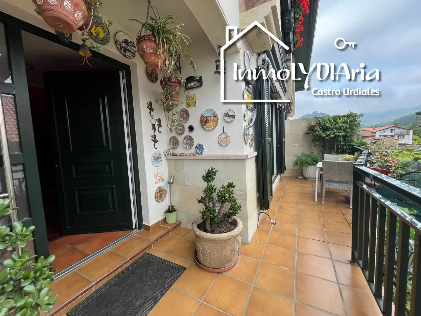 Vista exterior de Casa o chalet en venta en Castro-Urdiales con Calefacción, Jardín privado y Parquet