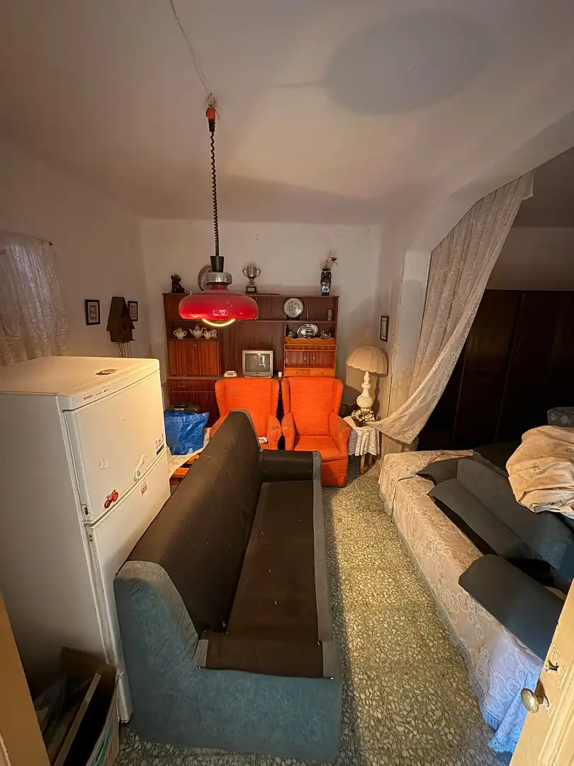 Sala d'estar de Finca rústica en venda en Muñopedro amb Jardí privat, Traster i Moblat