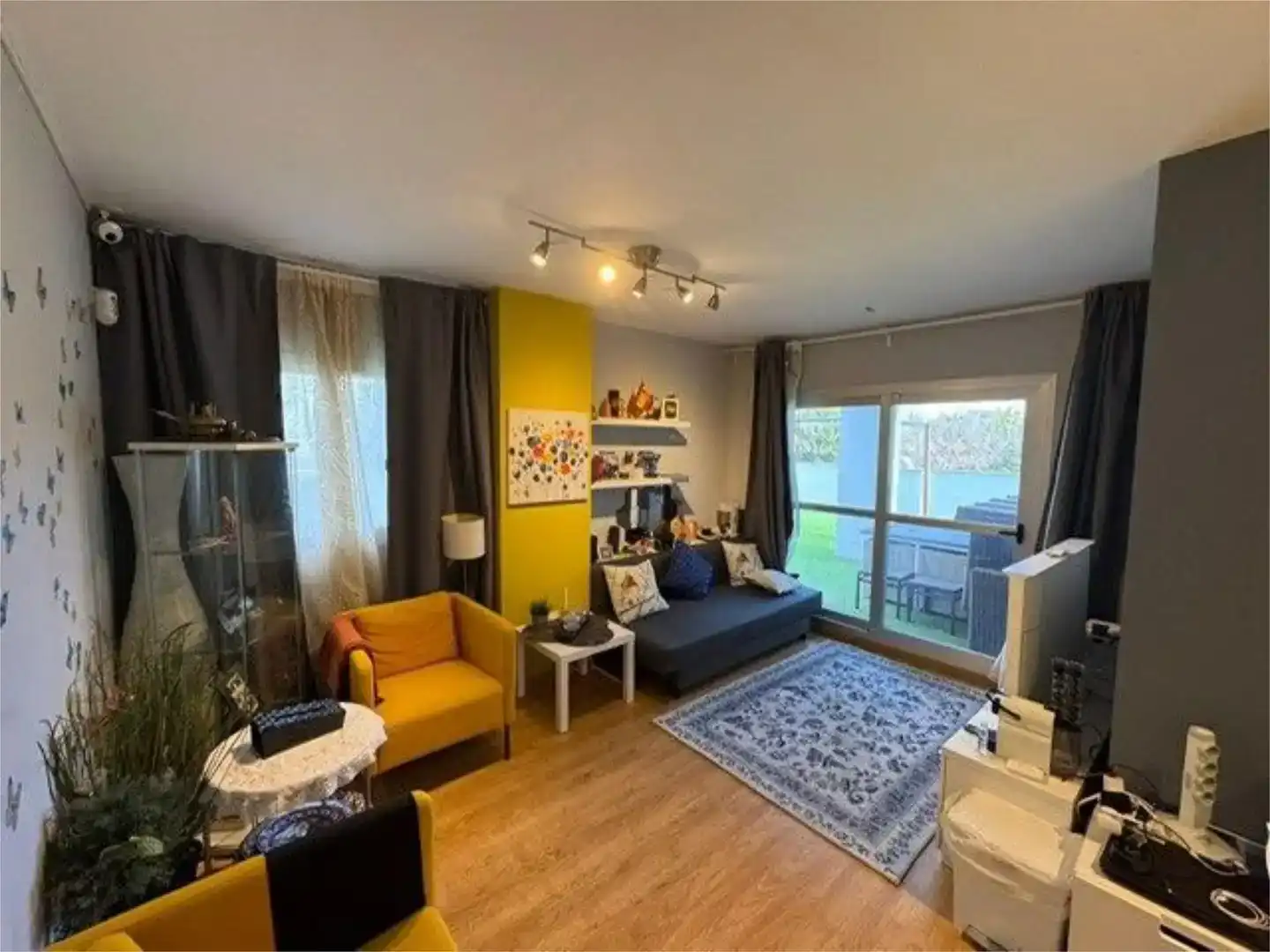 Sala d'estar de Pis en venda en Fuengirola amb Aire condicionat, Jardí privat i Parquet