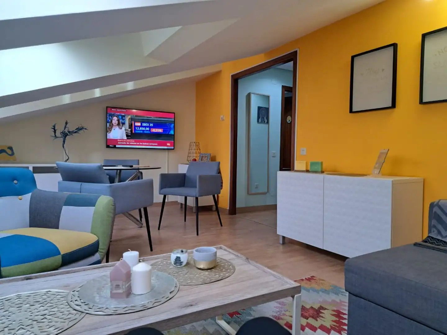 Wohnzimmer von Wohnungen zur Miete in Gijón  mit Heizung, Parkett und Balkon