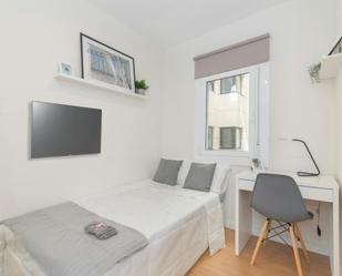 Bedroom of Flat to share in  Barcelona Capital  with Heating, Washing machine and TV