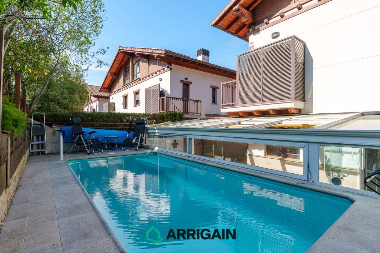 Exterior view of Single-family semi-detached for sale in Lasarte-Oria  with Heating, Private garden and Terrace