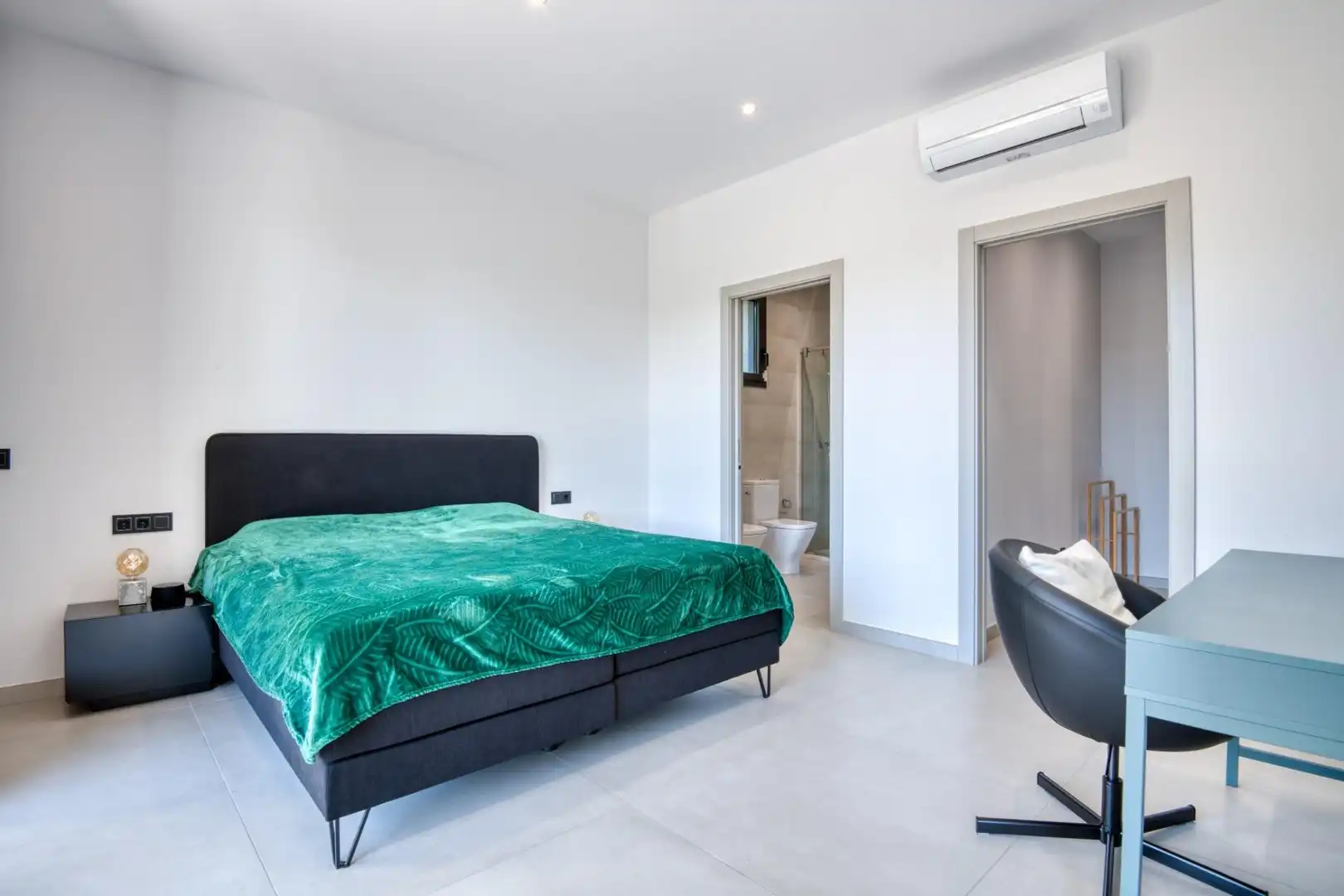 Schlafzimmer von Haus oder Chalet zum Verkauf in Calonge i Sant Antoni mit Klimaanlage, Heizung und Privatgarten