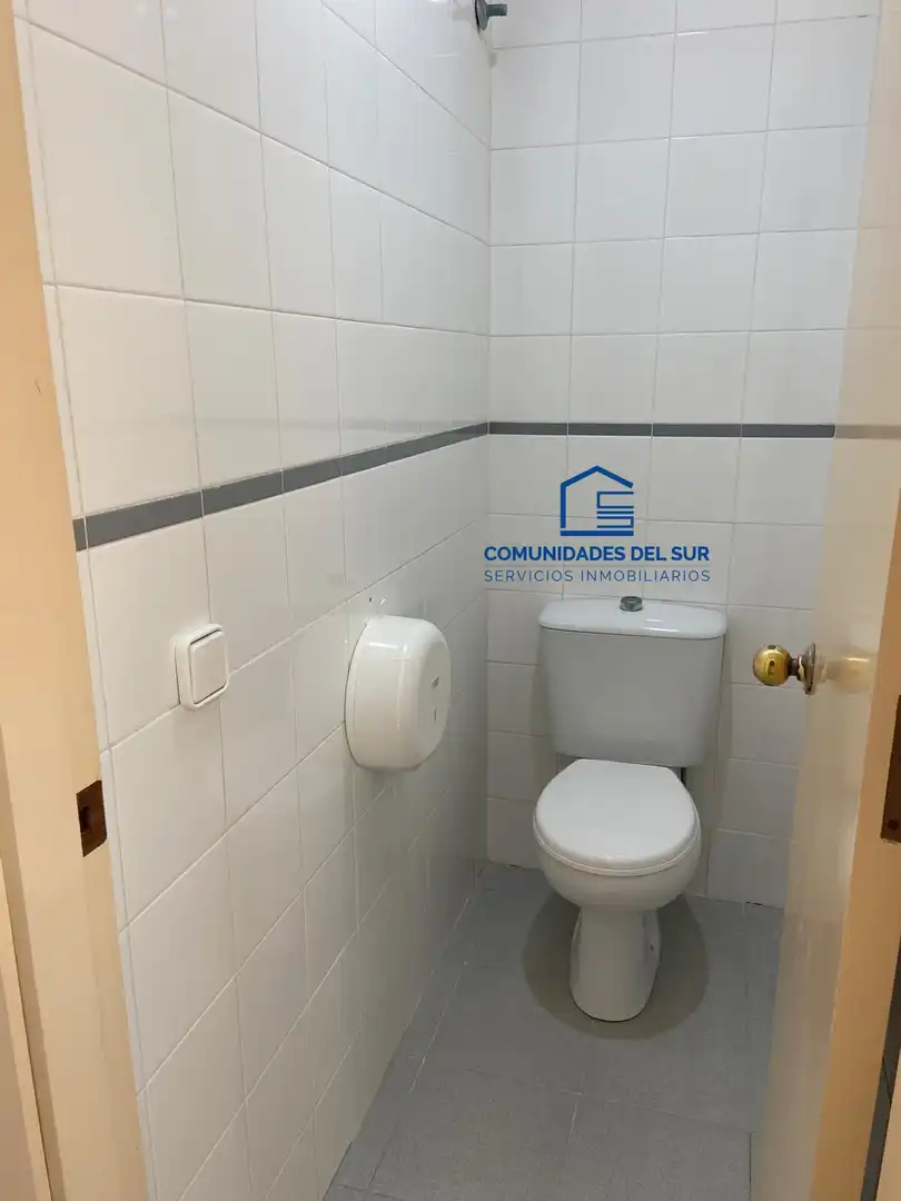 Badezimmer von Büro zur Miete in Cádiz