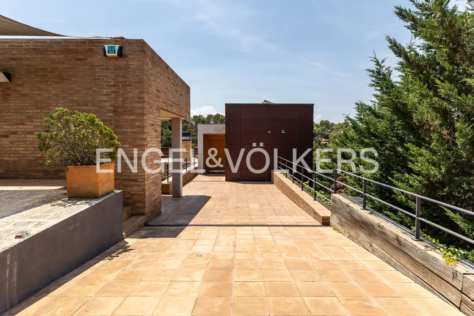 Terrassa de Casa adosada en venda en Sant Cugat del Vallès amb Calefacció, Jardí privat i Parquet