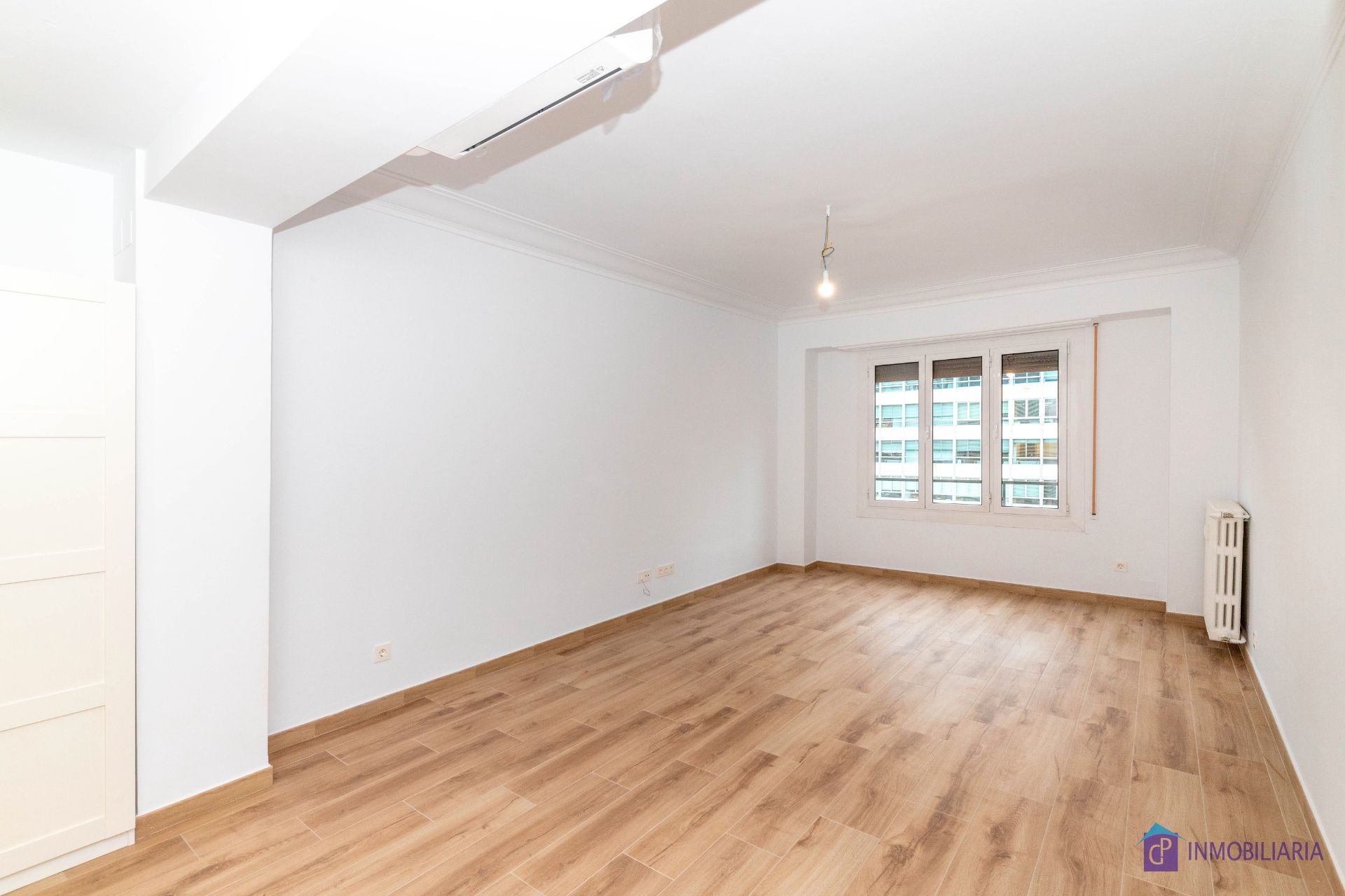 Bedroom of Flat for rent in  Zaragoza Capital  with Air Conditioner, Heating and Oven