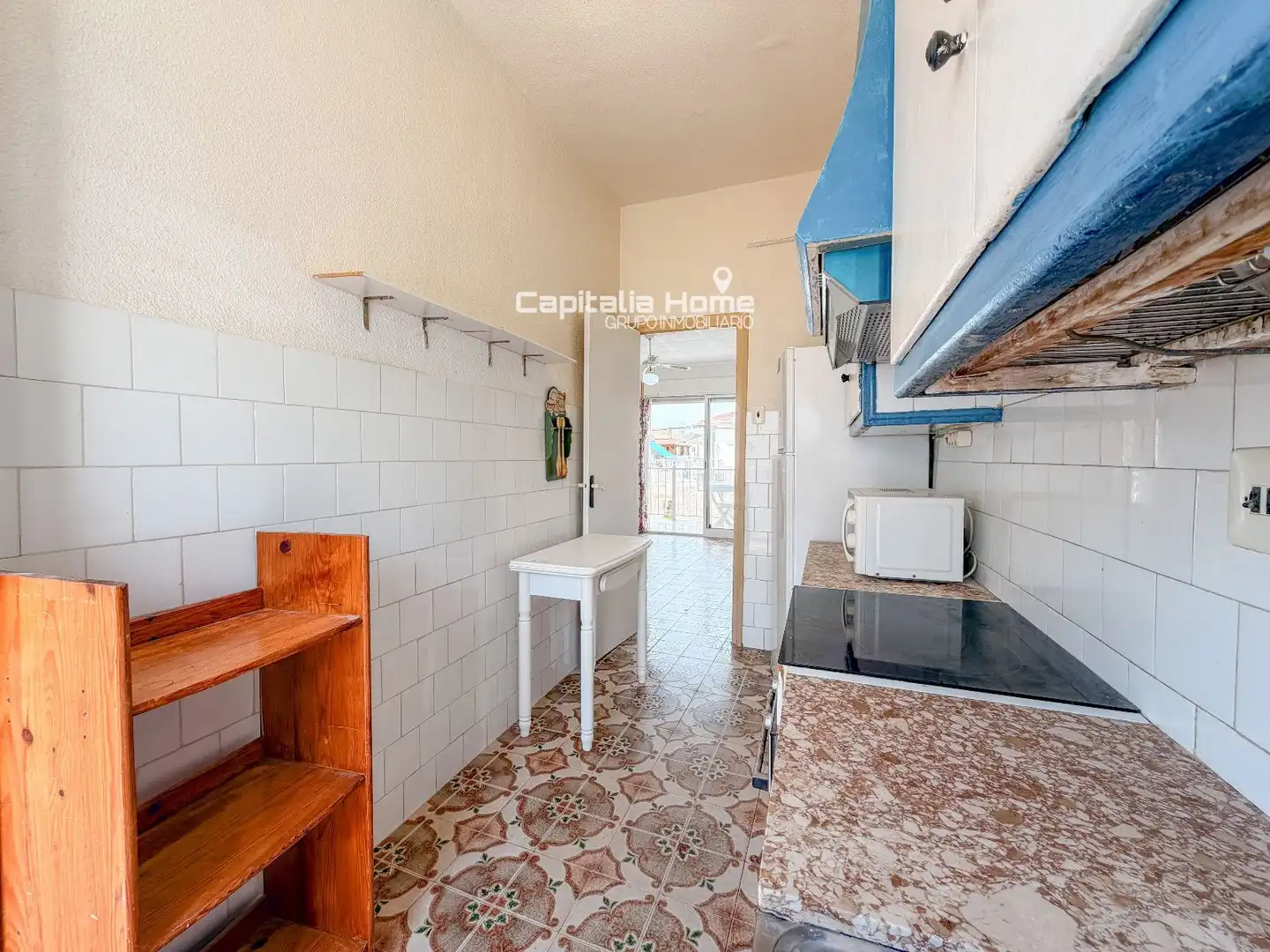 Küche von Wohnung zum Verkauf in Santa Pola mit Terrasse, Abstellraum und Möbliert
