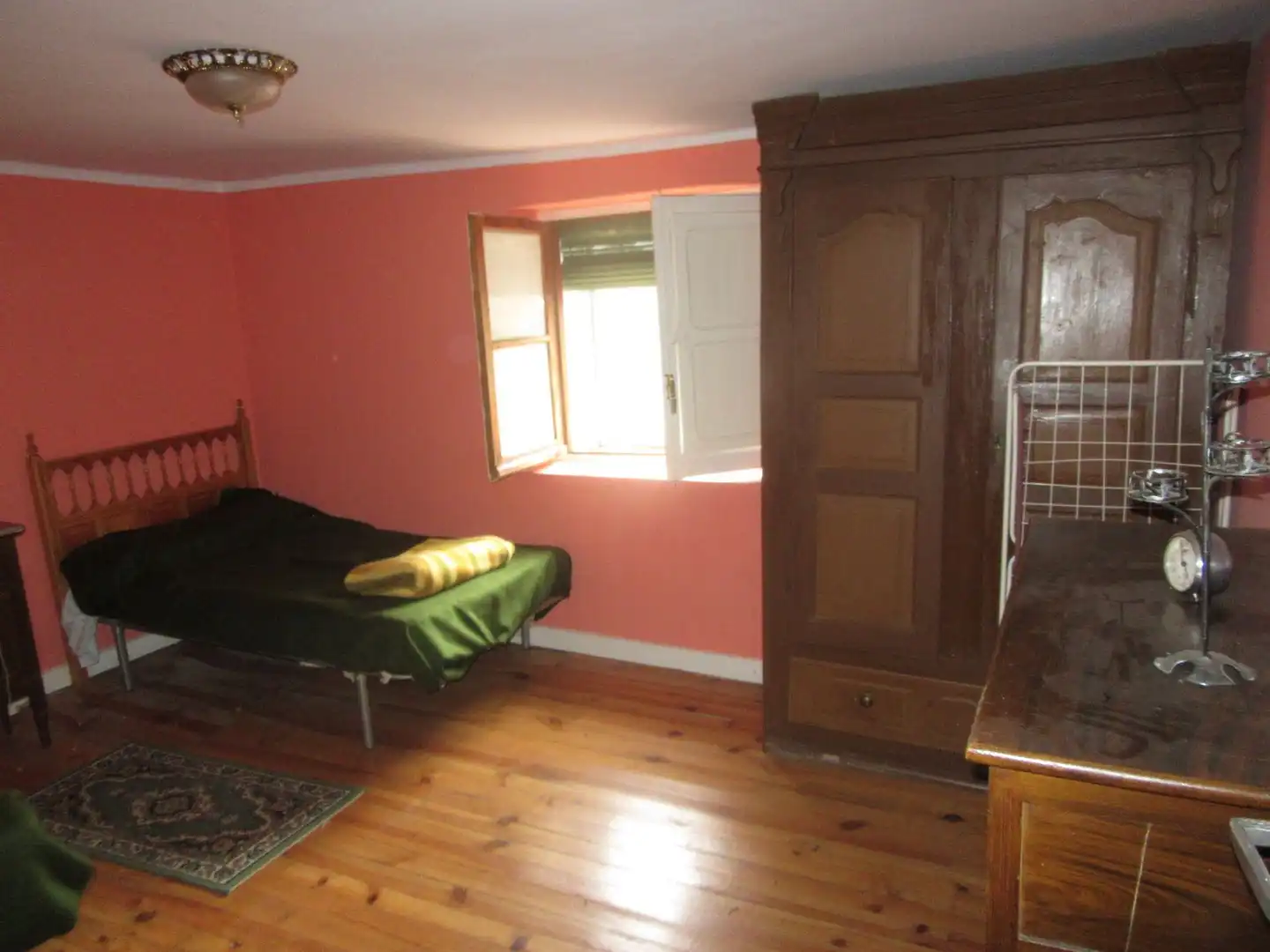 Habitación de Finca rústica en venta en Villanúa con Calefacción, Terraza y Trastero