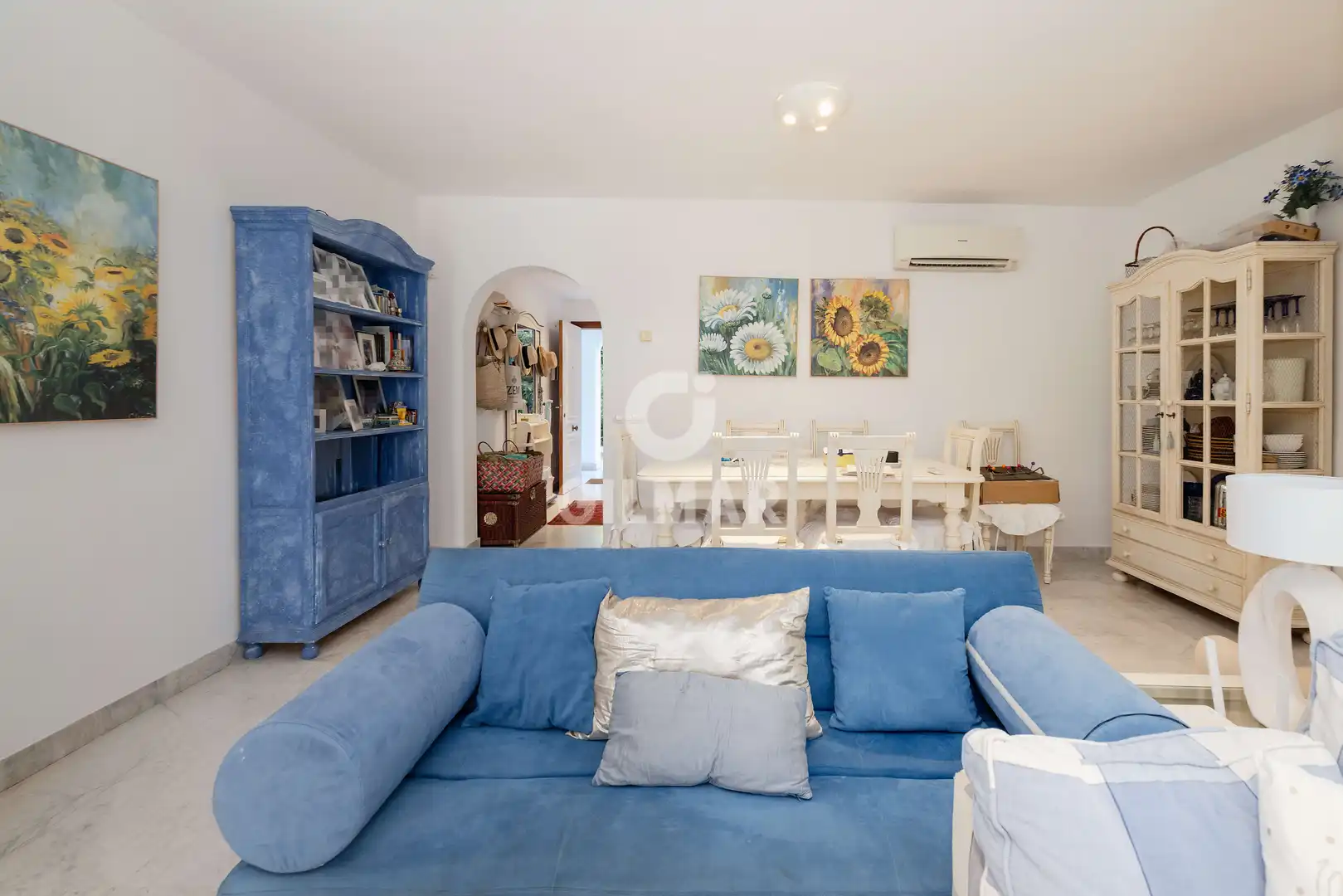 Wohnzimmer von Wohnungen zum Verkauf in Marbella mit Heizung, Privatgarten und Schwimmbad
