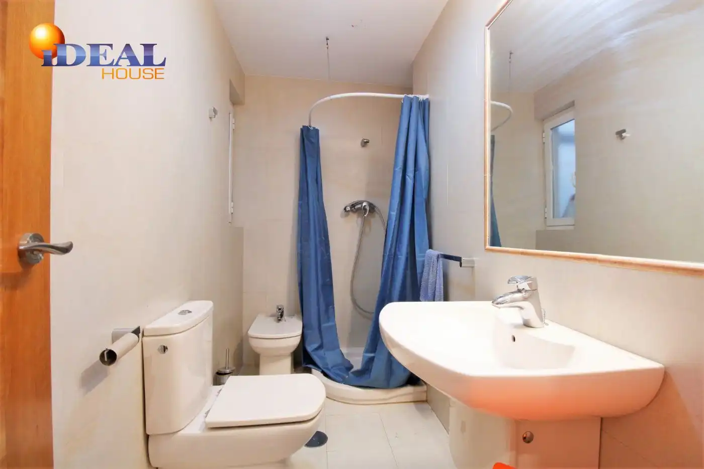 Bathroom of Flat for rent in Granada  with Heating and Storage room