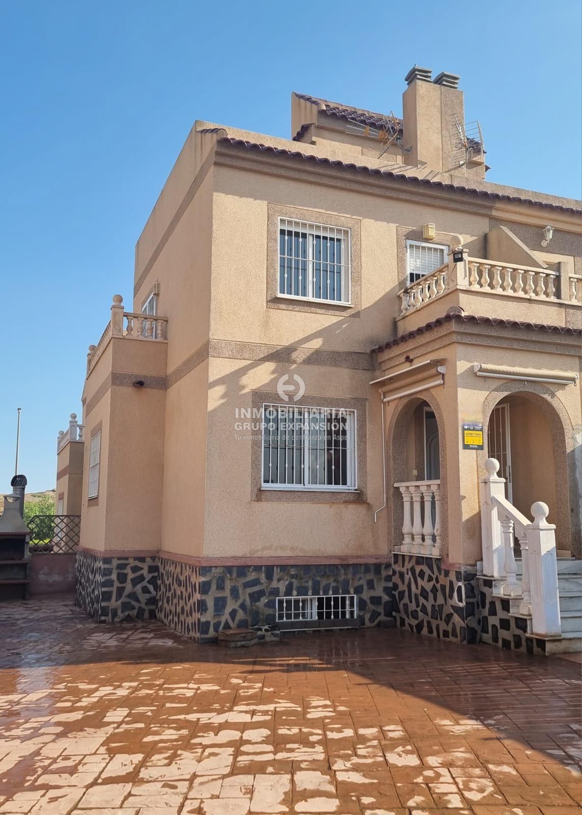 Vista exterior de Casa o xalet en venda en Alicante / Alacant amb Terrassa i Traster