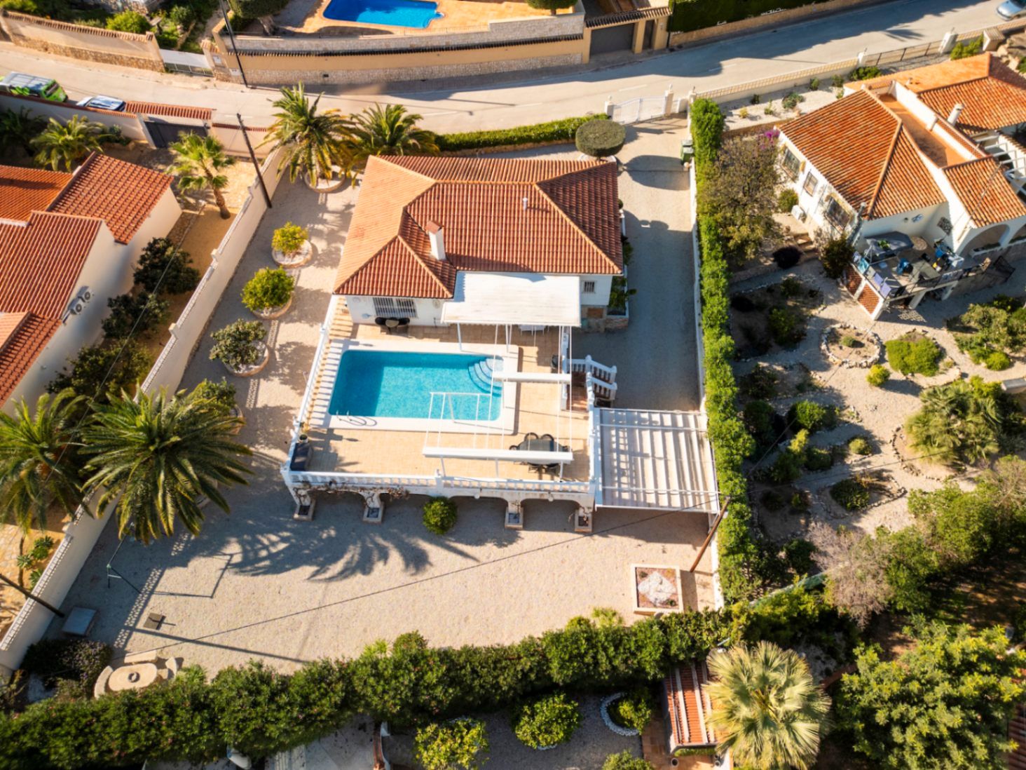 Vista exterior de Casa o xalet en venda en L'Alfàs del Pi amb Aire condicionat, Calefacció i Jardí privat
