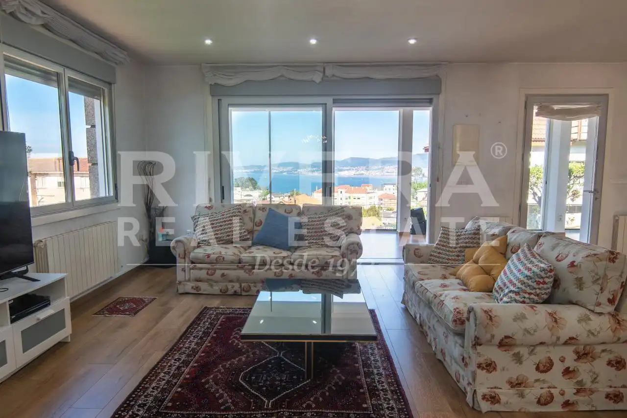 Sala de estar de Casa o chalet en venta en Redondela con Calefacción y Jardín privado