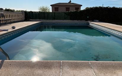 Piscina de Casa o xalet en venda en Colmenar de Oreja amb Aire condicionat, Calefacció i Jardí privat