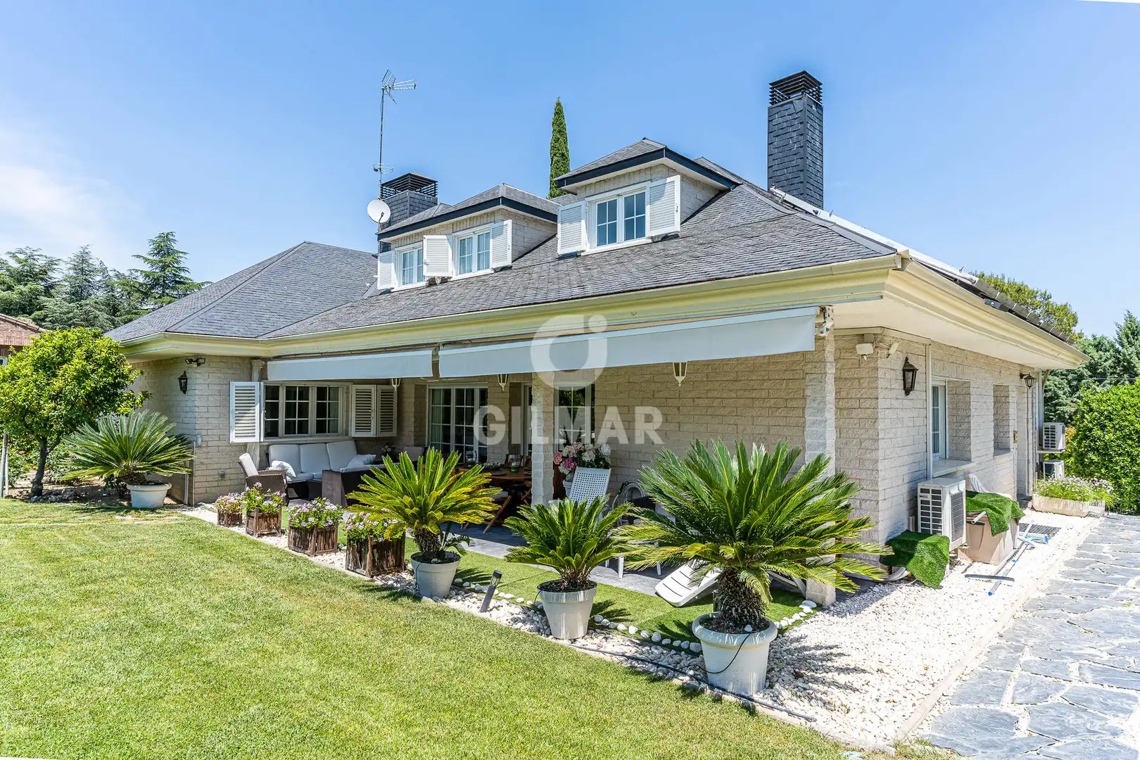 Vista exterior de Casa o chalet en venta en Boadilla del Monte con Calefacción, Jardín privado y Piscina