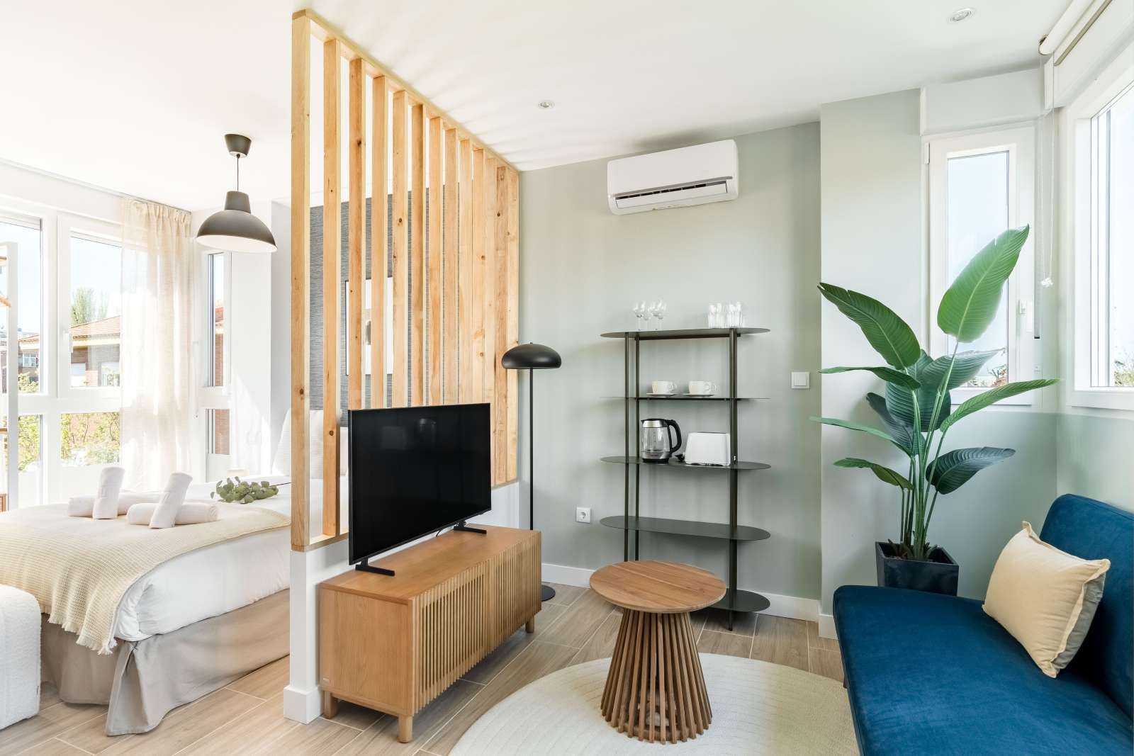 Sala d'estar de Estudi per a compartir en  Madrid Capital amb Aire condicionat, Terrassa i Moblat