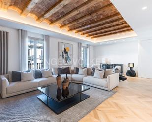 Living room of Apartment for sale in  Barcelona Capital  with Air Conditioner, Heating and Parquet flooring
