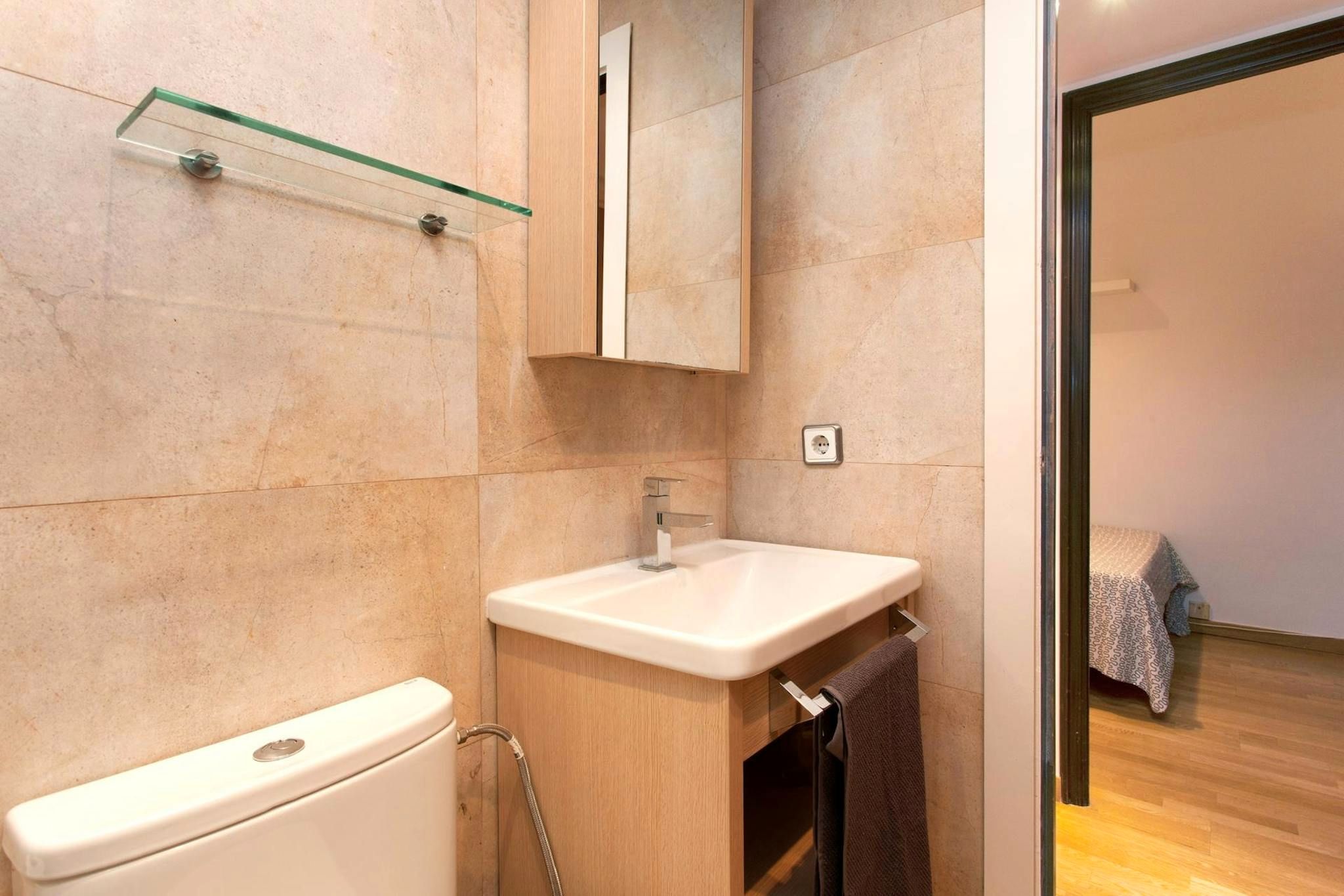 Baño de Piso de alquiler en  Barcelona Capital con Aire acondicionado, Calefacción y Amueblado
