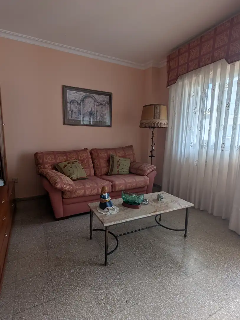 Living room of Flat for sale in Sevilla  with Air Conditioner, Furnished and Balcony